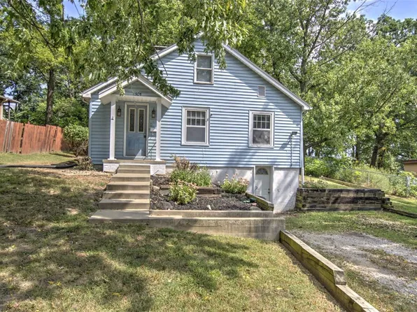 1305 Oak Dr, Decatur, IL 62526
