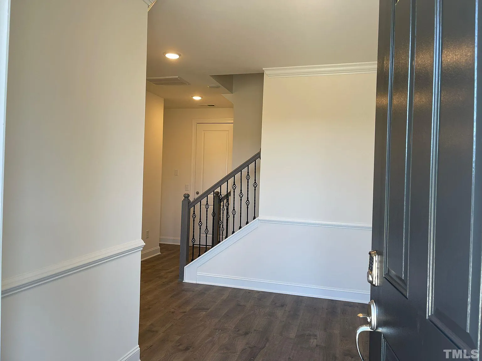 4 bed, 3.5 bath, 2450 sqft, $2,495 — Photo 4