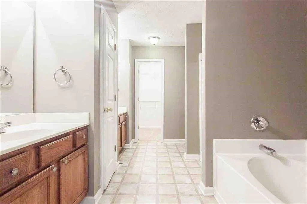 3 bed, 2.5 bath, 1736 sqft, $1,950 — Photo 4