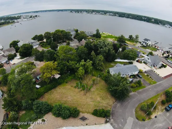 33 Cove Drive, Bayville, NJ 08721