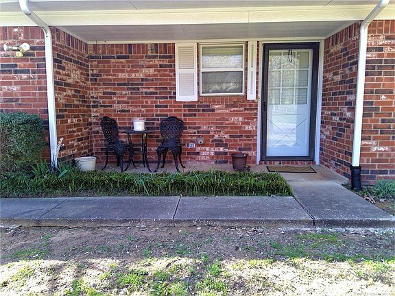 3rd image of 902 Crooked Oak Dr