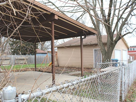 3rd image of 564 Woodlawn Ave