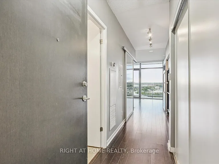 105 Queens Cay W #1607 — Photo 7