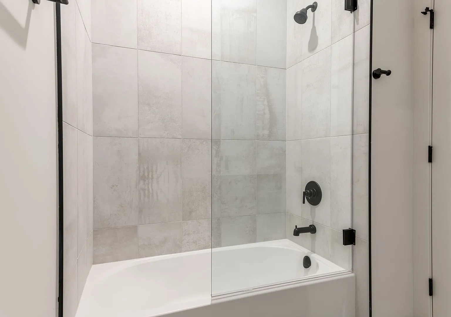 2 bed, 2.0 bath, 1137 sqft, $3,295 — Photo 3
