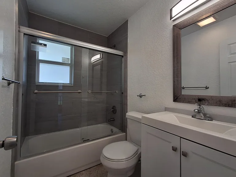 1624 NE 25th St #1624 — Photo 14