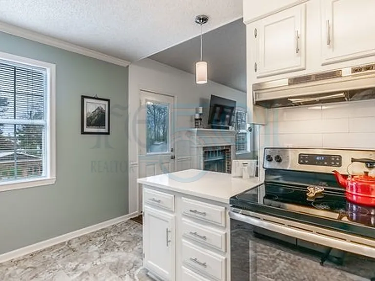 116 Tiffany Cir — Photo 12
