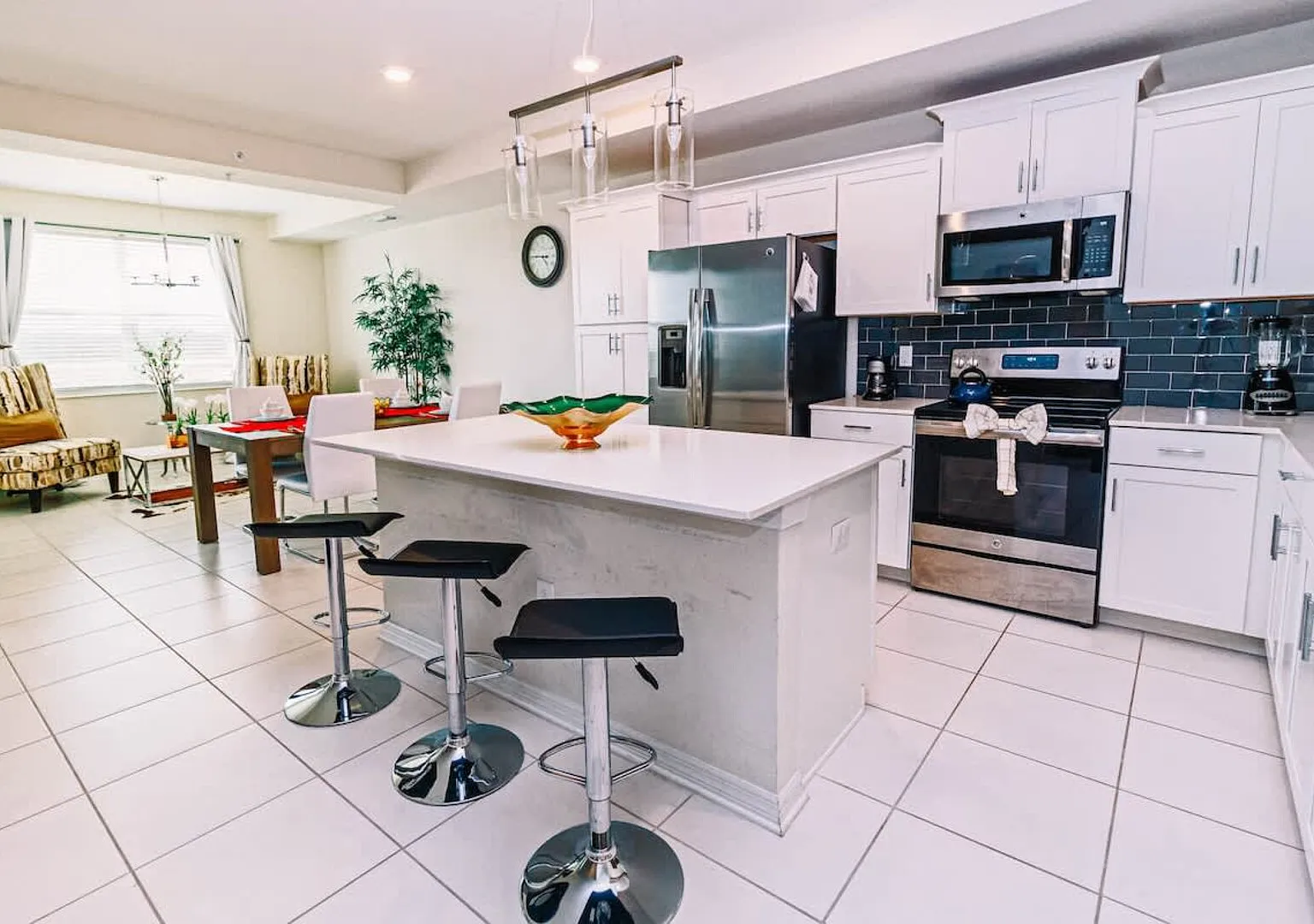 Beautiful Decor 2BR Apartment Near Disney — Photo 3