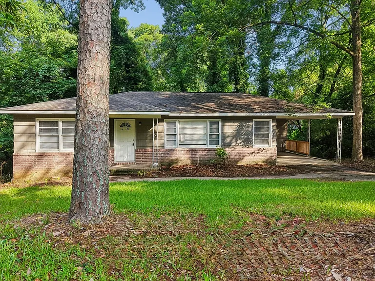 2616 Wood Dr NE — Photo 1