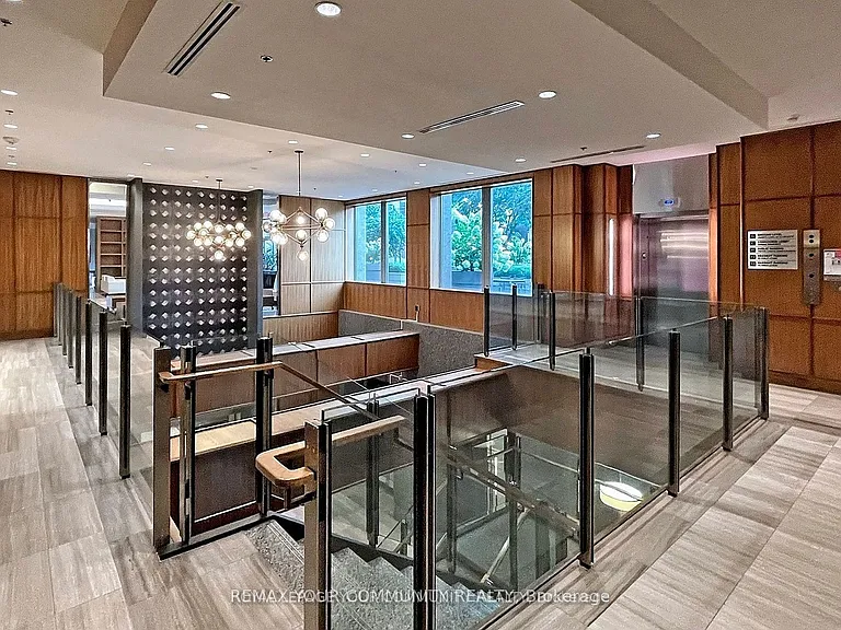 111 Saint Clair Ave W #1828 — Photo 40
