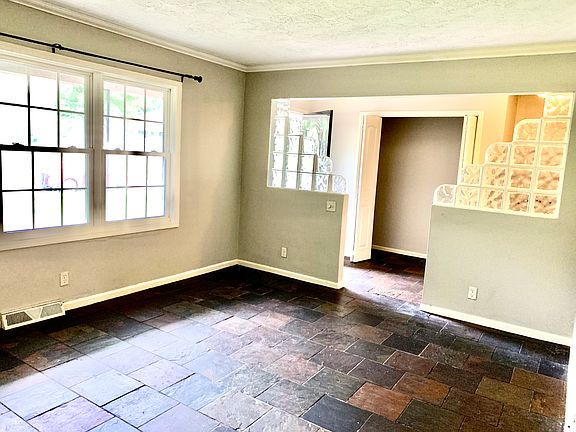 5th image of 3471 Castleton Hl