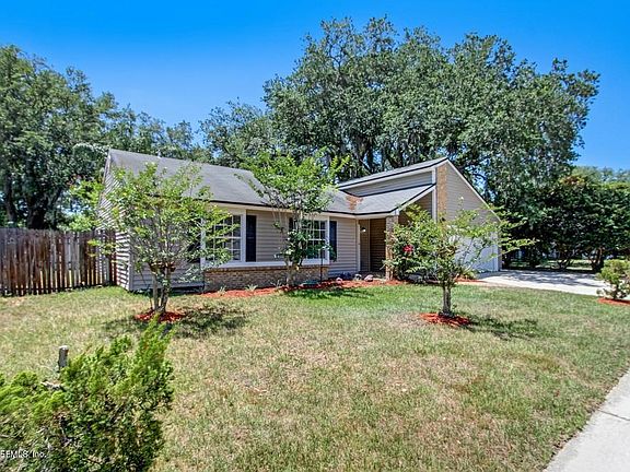 4th image of 11510 Mandarin Woods Dr E