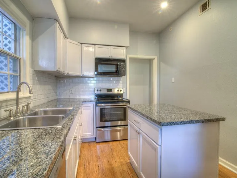 3200 Duval St #105 — Photo 8