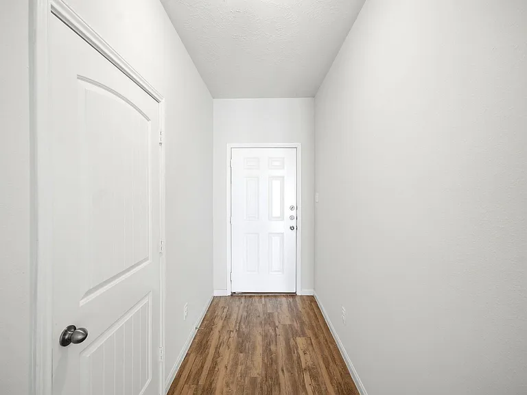 19 Santa Barbara Dr — Photo 5