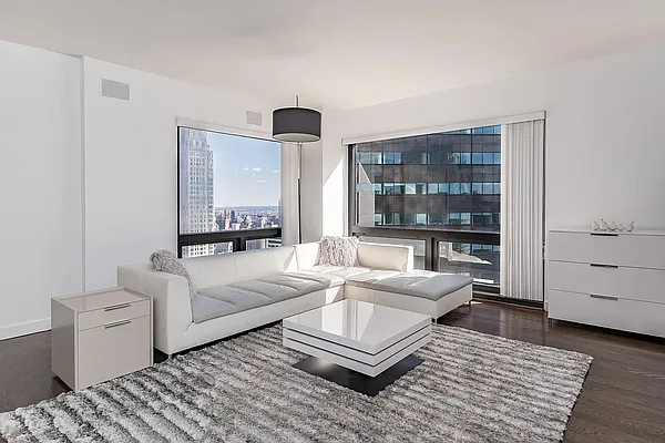 Rented by Hooli Homes New York Inc | media 11