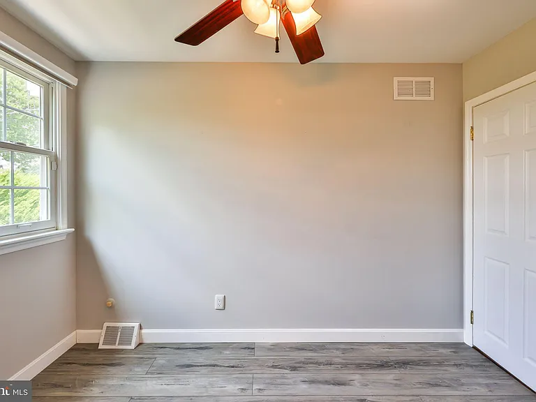 9898 Wistaria St — Photo 32