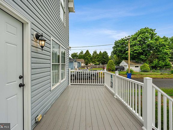5th image of 500 Magnolia St