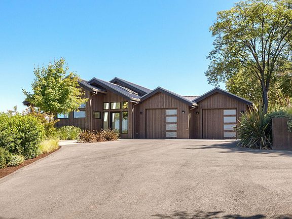 2nd image of 15 Vineyard View Cir