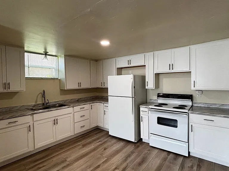 533 Wayne Ave — Photo 4