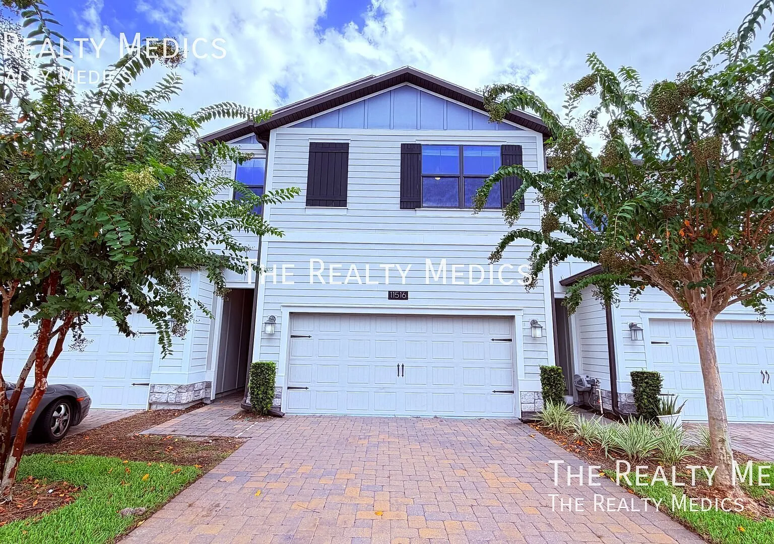 Gorgeous 4 Bedroom, 3.5 Bathroom Townhome In Orlando!! — Photo 1