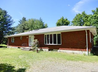 421 Garfield Rd, Troy, NY 12180
