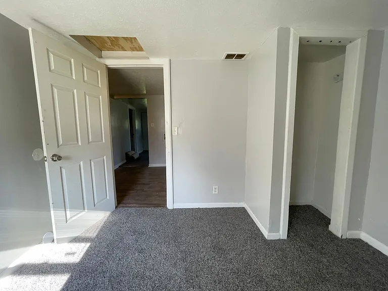 1521 & 1521 1/2 E Kirby Ave (AARC Management, LLC) — Photo 8