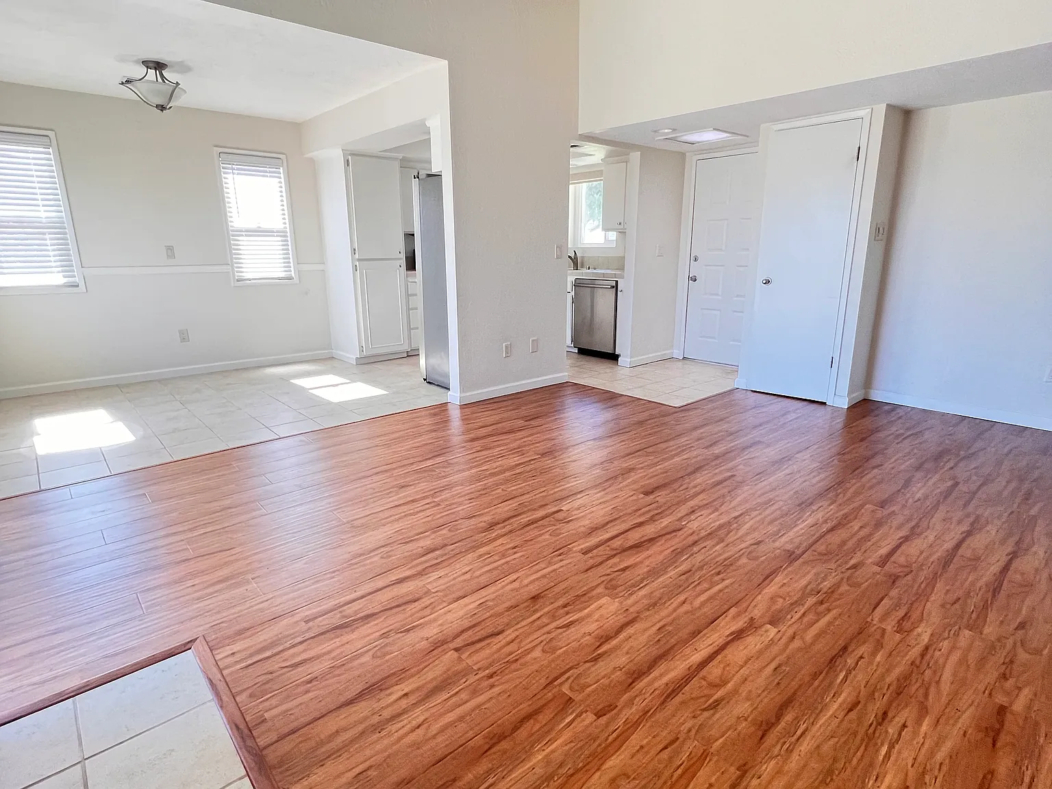 3 bed, 1059 sqft, $3,300 — Photo 4