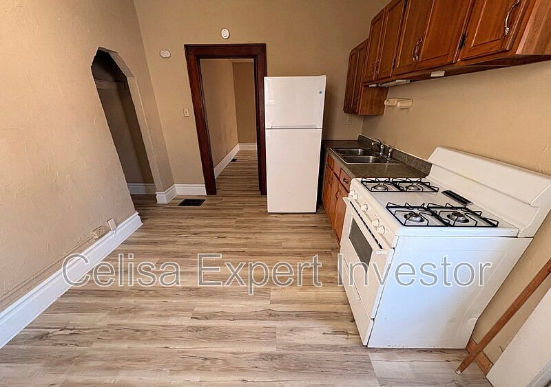 1st image of 239 E Woodland Ave APT 4