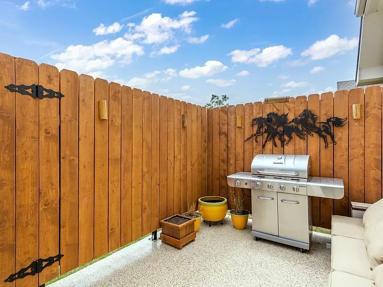 8045 Arezzo Dr — Photo 22