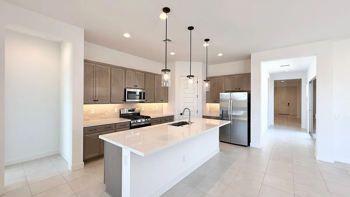 5 bed, 3.5 bath, 2514 sqft, $3,950 — Photo 3