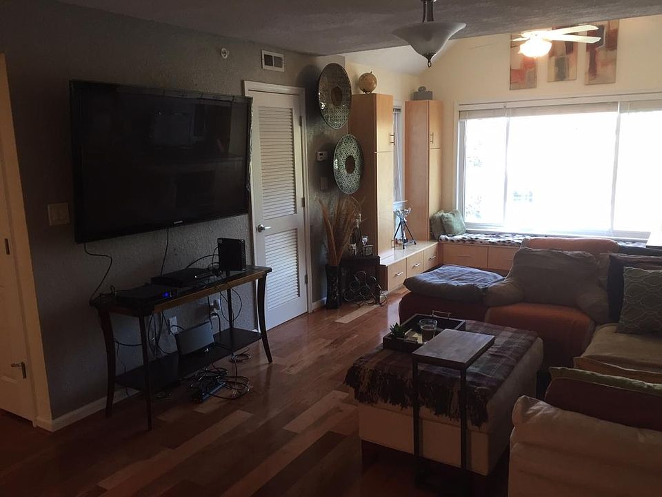 Living Room/Sun Room/Office (Vaulted Ceiling) Relaxation and open access make this the perfect #Binge_Station. Come chill out after a hard day's work in your own environment!