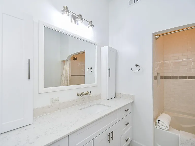 1900 Genesee St #104 — Photo 17