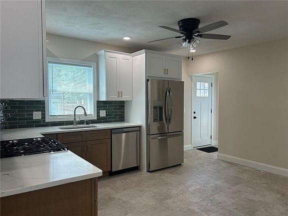 5th image of 76 Rosella Ave