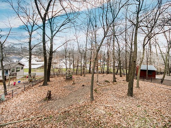 5th image of 228 Castle Ln