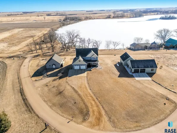 101 Lakeview Dr, Hurley, SD 57036