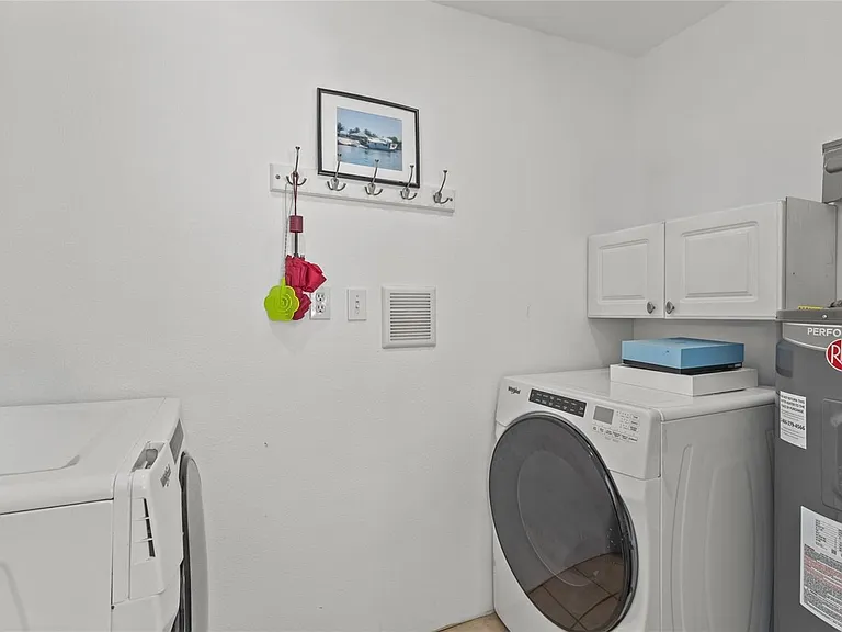 2082 Orchid St — Photo 13
