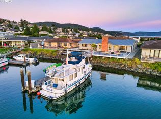 2208 Dover Dr, Anacortes, WA 98221