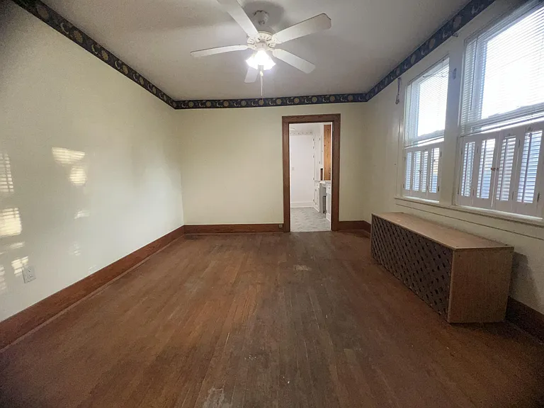 1550 W 3rd St #1 — Photo 5