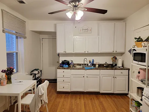 1526 W Walton St #2R Photo 1