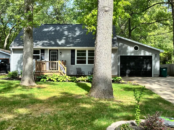 14870 Sharon Ave, Grand Haven, MI 49417