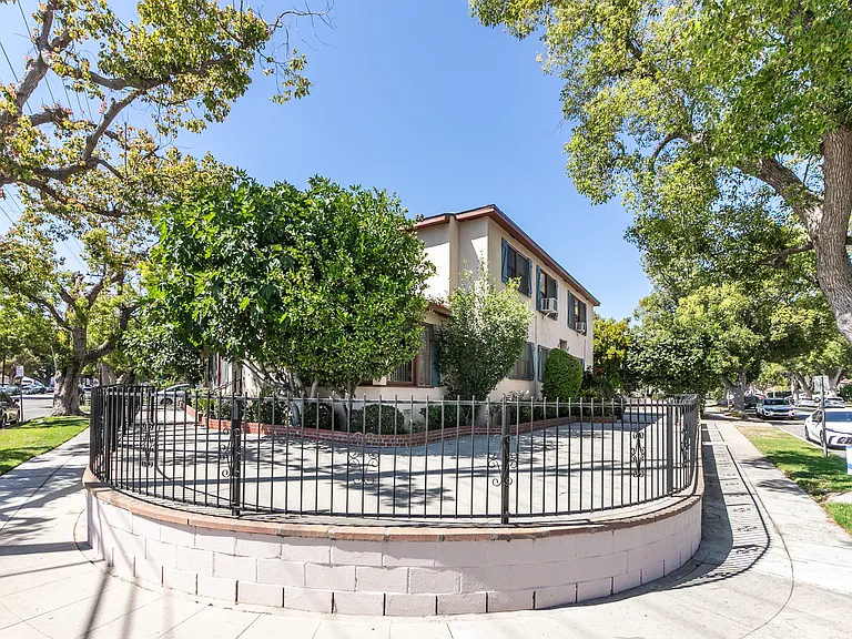 359 W Providencia Ave — Photo 19