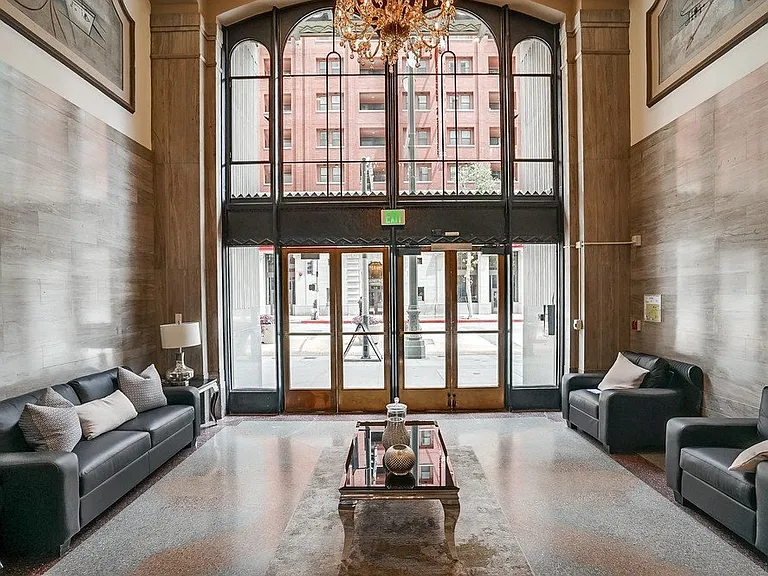 939 S Broadway — Photo 105