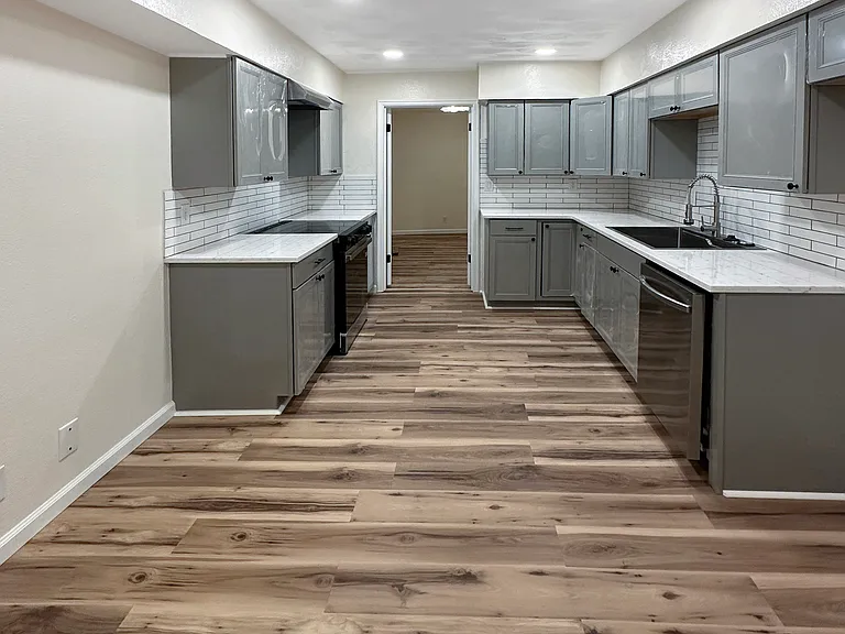 2301 Ridgmar Plz — Photo 7