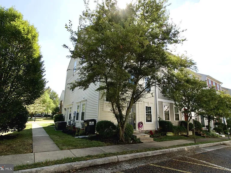 22908 Regent Ter — Photo 2