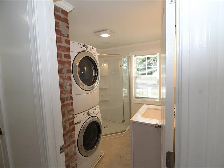 96 Walnut Ln #B — Photo 6
