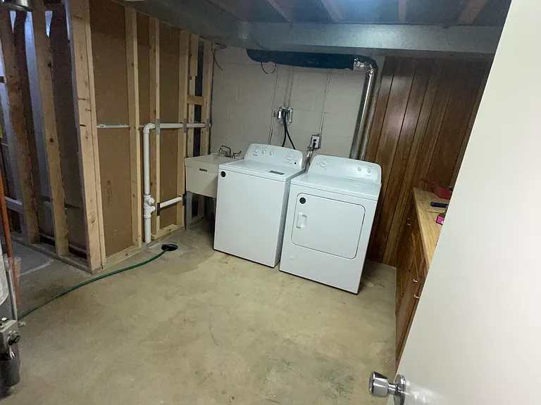 Lower level laundry