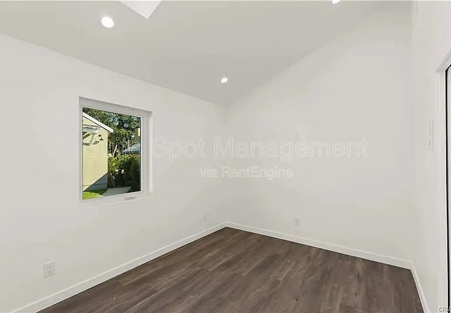 4 bed, 4.0 bath, 1000 sqft, $4,550 — Photo 3