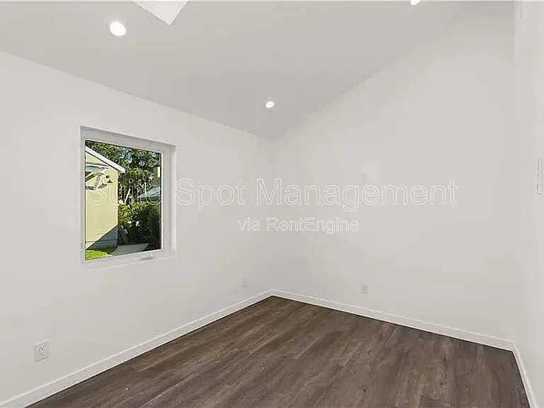 554 N Cambridge St #552 — Photo 3