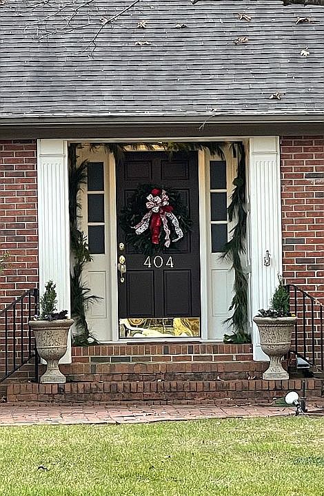 1st image of 404 E Seven Oaks Dr