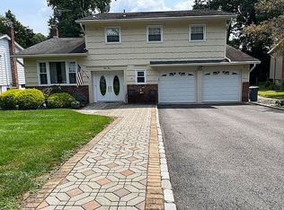 64 Roosevelt St, Roseland, NJ 07068