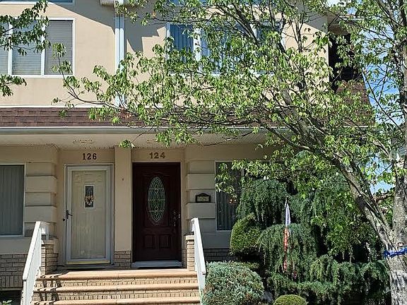 3rd image of 124 Suffolk Ave